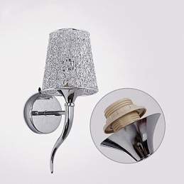 Lampada da comodino in argento, lampade da parete, trappola idraulica, sfondo, specchio, luce