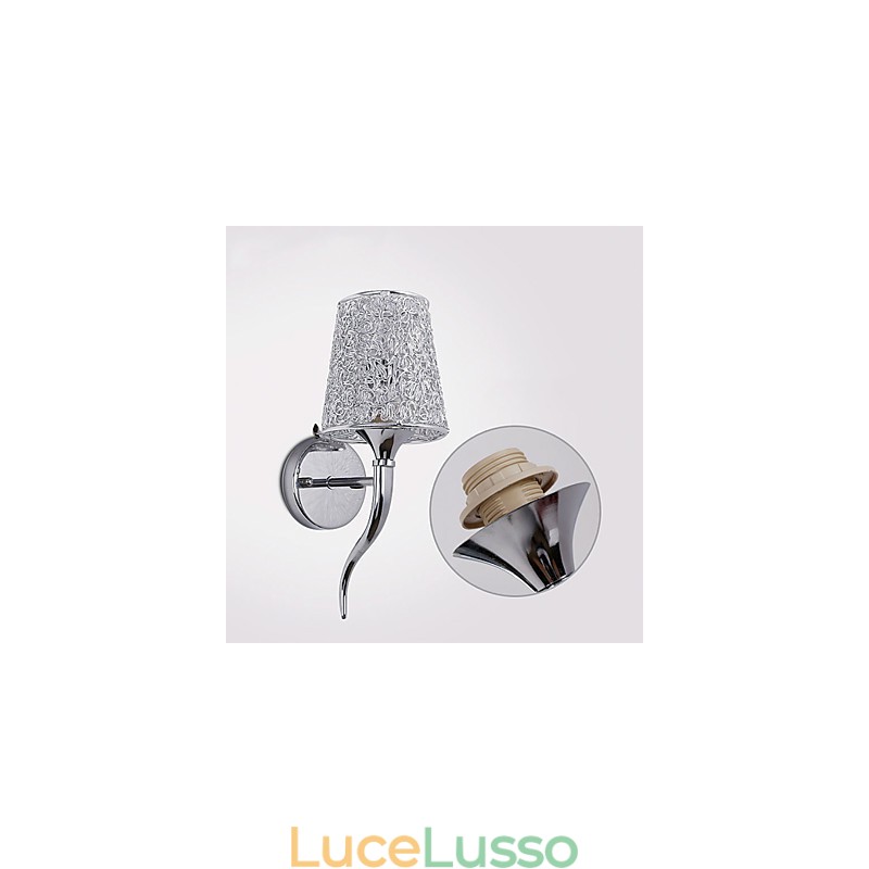 Lampada da comodino in argento, lampade da parete, trappola idraulica, sfondo, specchio, luce