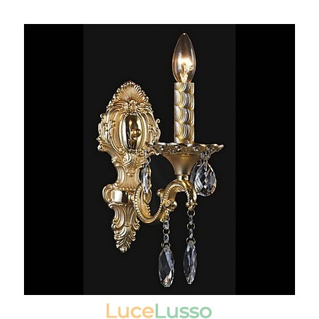 Lussuosa lampada da parete in cristallo con lampadina in evidenza a candela Lussuosa lampada da parete in cristallo con lampadina in evidenza a candela