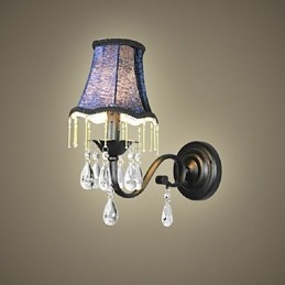 Lampada da parete in cristallo con paralume in tessuto, la più venduta in Europa e negli Stati Uniti