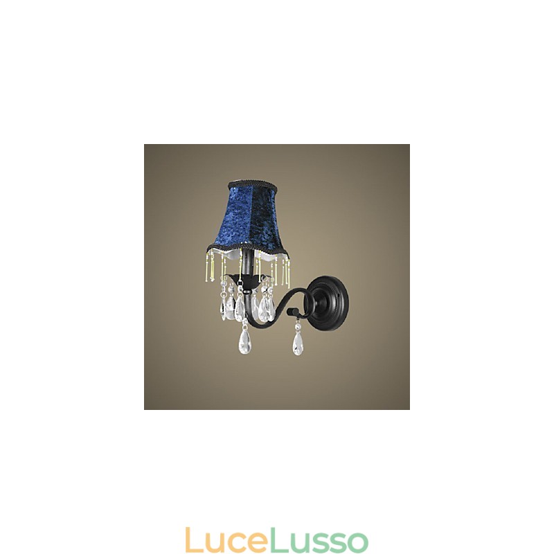 Lampada da parete in cristallo con paralume in tessuto, la più venduta in Europa e negli Stati Uniti