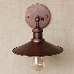 Villa in stile industriale minimalista di fronte alla navata della chiesa, applique decorativa in bronzo rosso con ombrello nostalgico
