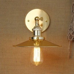 Villa in stile industriale minimalista con ombrello dorato nostalgico davanti alla navata della chiesa, parete decorata