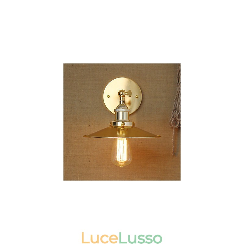 Villa in stile industriale minimalista con ombrello dorato nostalgico davanti alla navata della chiesa, parete decorata