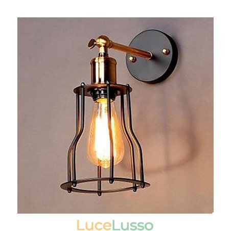 Lampada da parete con struttura in ferro, designer di personaggi letterari e artistici Lampada da parete con struttura in ferro, designer di personaggi letterari e artistici