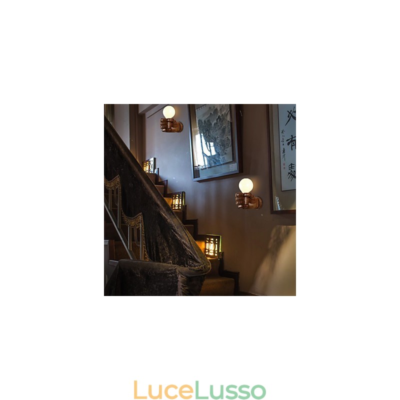 Lampada da parete europea a forma di pugno retrò creativo a destra