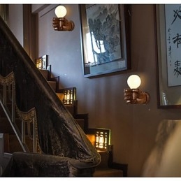 Lampada da parete europea a forma di pugno retrò creativo a destra