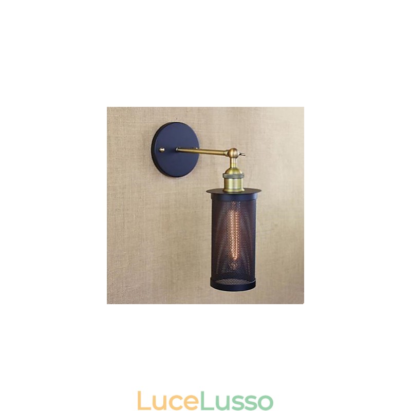 Lampada da parete in ferro battuto con rete in ferro