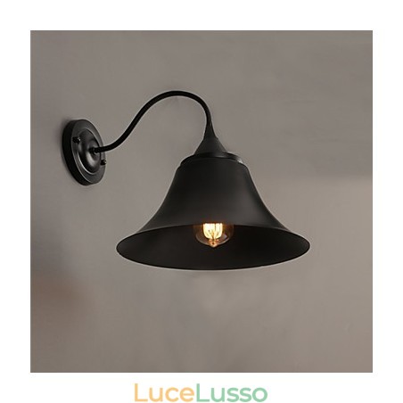 Lampada da parete in ferro nero antico in stile loft di Designer Duds Lampada da parete in ferro nero antico in stile loft di Designer Duds