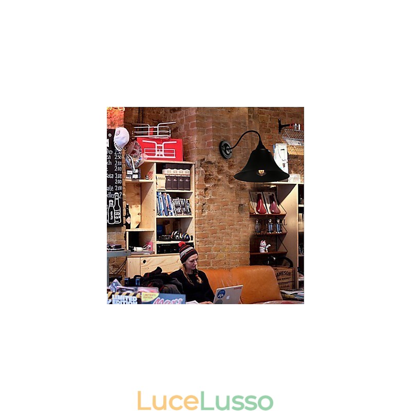 Lampada da parete in ferro nero antico in stile loft di Designer Duds