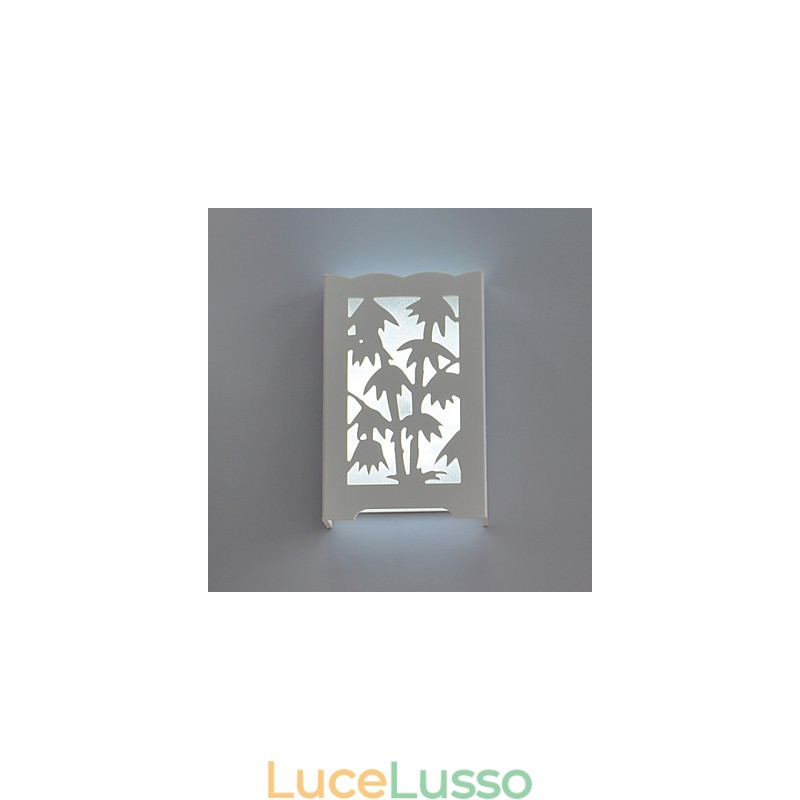 Moderni modelli o disegni intagliati bianchi creativi su lampade da parete in bambù lavorate in legno
