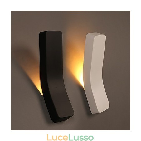 Lampada da parete in ferro battuto piegato creativo e contemporaneo, luci di potenza Lampada da parete in ferro battuto piegato creativo e contemporaneo, luci di potenza