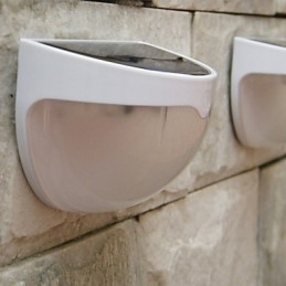La nuova lampada da parete solare con controllo del suono e della luce, lampada da giardino, lampada da recinzione, luci per villa