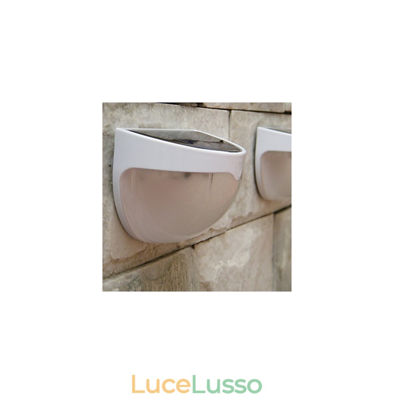 La nuova lampada da parete solare con controllo del suono e della luce, lampada da giardino, lampada da recinzione, luci per villa