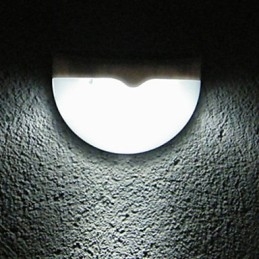 La nuova lampada da parete solare con controllo del suono e della luce, lampada da giardino, lampada da recinzione, luci per villa