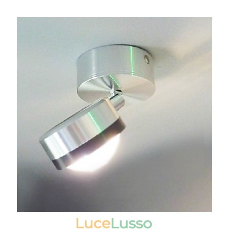 Applique moderna con luce diffusa, design fantascientifico Applique moderna con luce diffusa, design fantascientifico