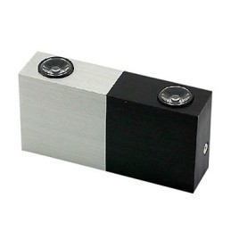 Applique moderna con corpo cubico dal design chic metà argento metà nero 2 s