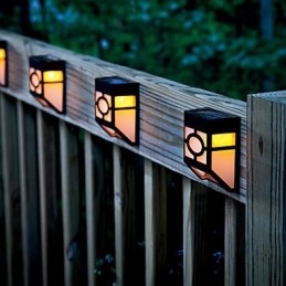 Lampada da parete con 2 lanterne a energia solare, colore giallo caldo