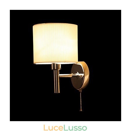 Elegante applique in metallo e tessuto con 1 luce in cilindro bianco Elegante applique in metallo e tessuto con 1 luce in cilindro bianco