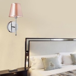 Applique dal design semplice con luce calda