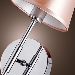Applique dal design semplice con luce calda