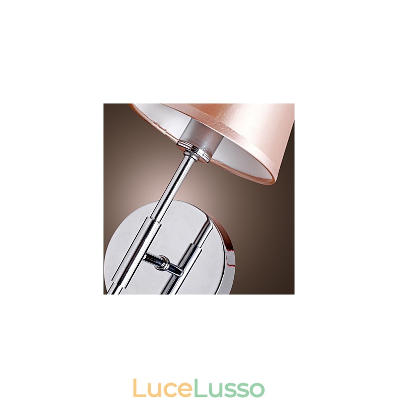 Applique dal design semplice con luce calda