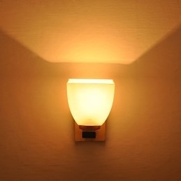 Lampada da parete semplice Lampada da comodino con paralume in vetro e legno massello per camera da letto Cassettiera Soggiorno Cameretta per bambini Dormitorio universitario Tavolino da caffè Libreria