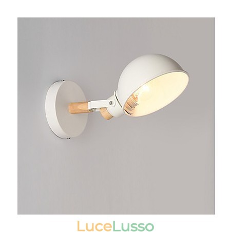Applique da parete moderne e contemporanee con luce ambientale Applique da parete moderne e contemporanee con luce ambientale