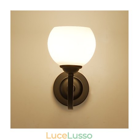 Applique da parete moderne e contemporanee con luce ambientale Applique da parete moderne e contemporanee con luce ambientale