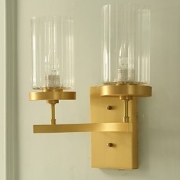 Applique da parete in ottone con luce verso l'alto in stile mini, caratteristica tradizionale classica del paese