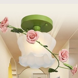 San Valentino I fiori e le piante del roseto assorbono la luce della cupola