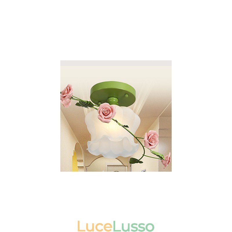 San Valentino I fiori e le piante del roseto assorbono la luce della cupola