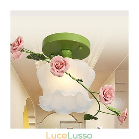 San Valentino I fiori e le piante del roseto assorbono la luce della cupola San Valentino I fiori e le piante del roseto assorbono la luce della cupola
