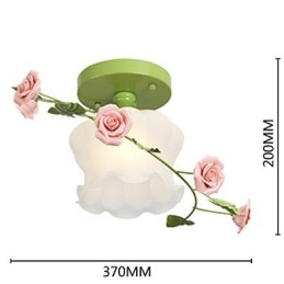 San Valentino I fiori e le piante del roseto assorbono la luce della cupola