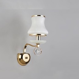 Applique da parete moderna e contemporanea con funzione elettroplaccata per luce ambientale in cristallo