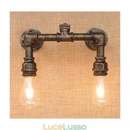 Pittura rustica in stile lodge country, caratteristica per applique da parete con luce ambientale Pittura rustica in stile lodge country, caratteristica per applique da parete con luce ambientale