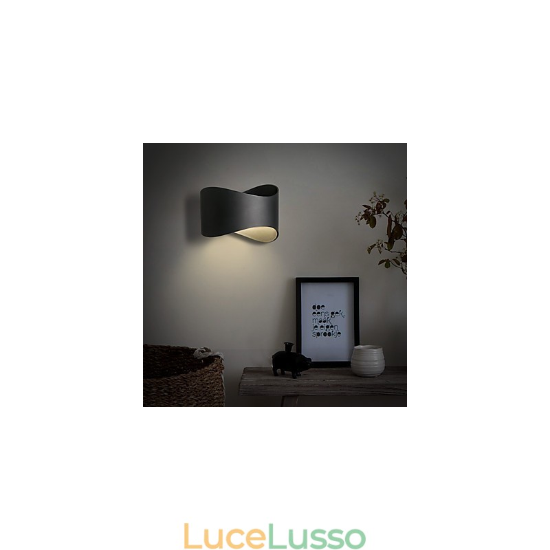 Moderna finitura in ossido nero contemporanea caratteristica per applique da parete in stile mini con luce ambientale