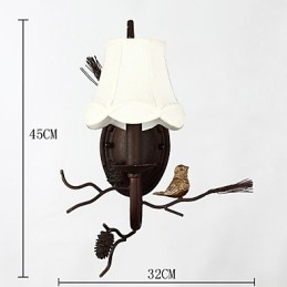 Lampada da parete vintage nordamericana in metallo con uccello in resina e pigna, adatta per soggiorno, sala da pranzo, lampada da parete