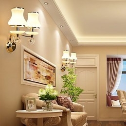 Applique da parete moderne e contemporanee con funzione elettrolitica per luce ambientale in cristallo