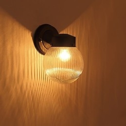 Moderna finitura in ossido nero contemporanea caratteristica per applique da parete in stile mini con luce ambientale