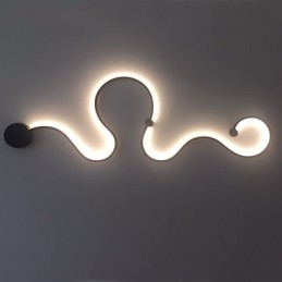 Applique da parete moderna contemporanea con pittura caratteristica lampada da parete in alluminio per camera da letto, scale, soggiorno