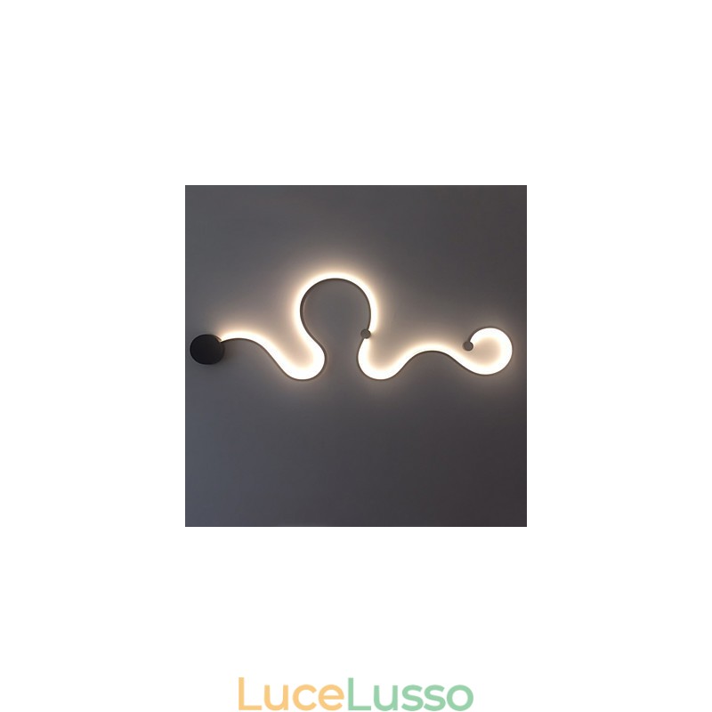 Applique da parete moderna contemporanea con pittura caratteristica lampada da parete in alluminio per camera da letto, scale, soggiorno