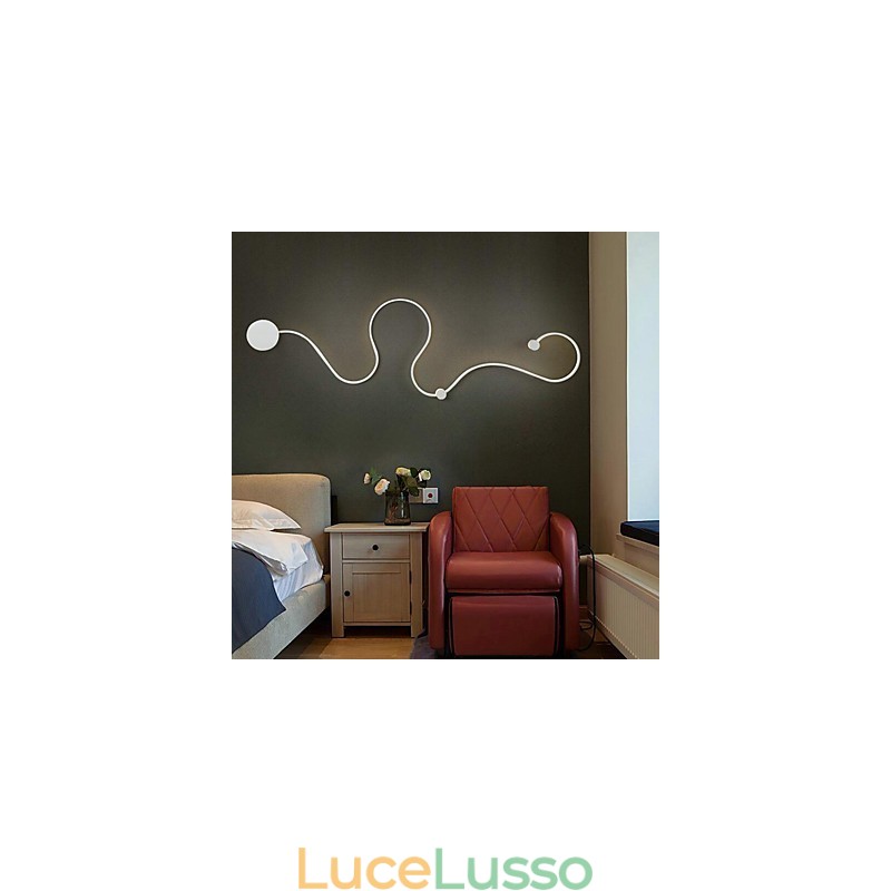 Applique da parete moderna contemporanea con pittura caratteristica lampada da parete in alluminio per camera da letto, scale, soggiorno