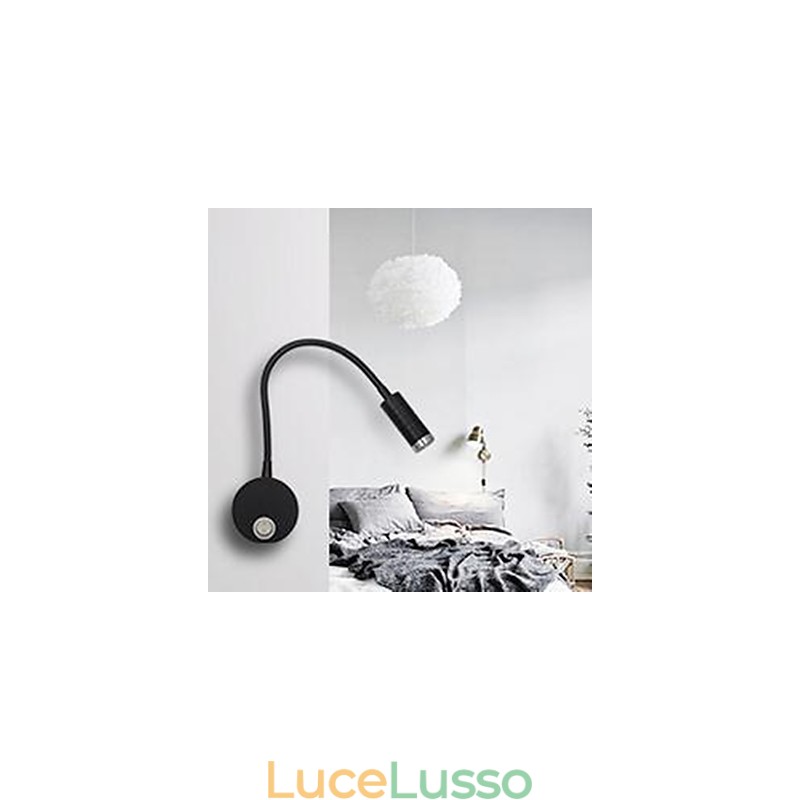 La lampada da parete della lampada da parete della testa del letto del tubo è illuminata dalla lampada da lettura leggera