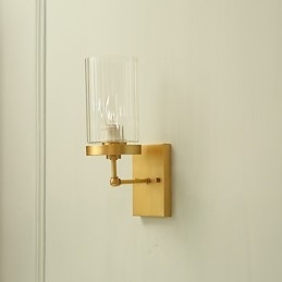 Applique da parete in ottone con luce verso l'alto in stile mini, caratteristica tradizionale classica del paese