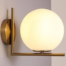 Lampada da parete in vetro contemporanea e contratta in ferro battuto Individualità