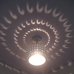 Lampada in ferro battuto con riflessione estetica a sfera porosa creativa che assorbe la luce della cupola