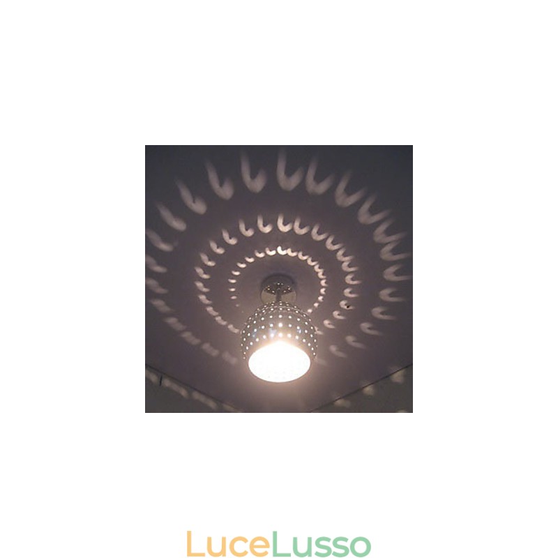 Lampada in ferro battuto con riflessione estetica a sfera porosa creativa che assorbe la luce della cupola