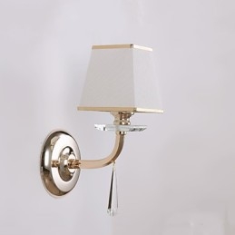 Applique da parete moderna e contemporanea con funzione elettroplaccata per luce ambientale in cristallo