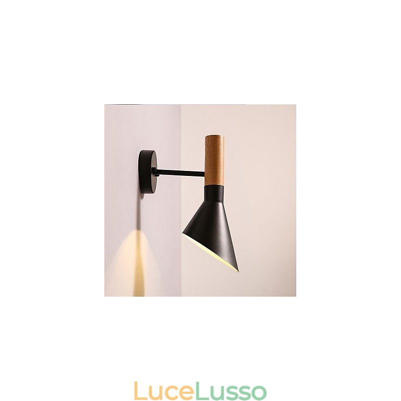 Applique da parete in metallo effetto legno in stile nord Europa, angolo di luce regolabile per soggiorno e ristorante